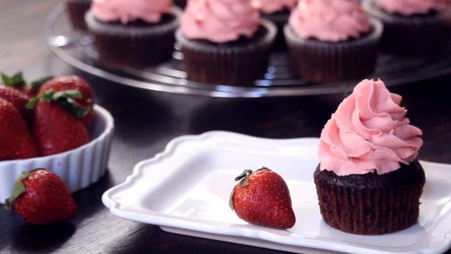 Erdbeer-Cupcake-Dekorationsideen – Foto 15