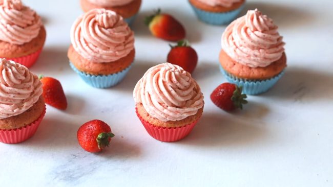 Erdbeer-Cupcake-Dekorationsideen – Foto 18