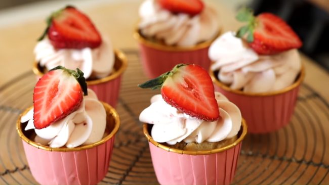 Erdbeer-Cupcake-Dekorationsideen – Foto 5