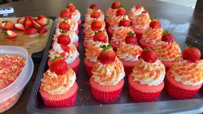 Erdbeer-Cupcake-Dekorationsideen – Foto 6