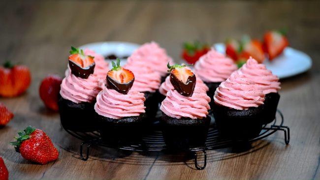 Erdbeer-Cupcake-Dekorationsideen – Foto 9