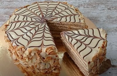 كعكة إسترهيزي: وصفة كلاسيكية خطوة بخطوة