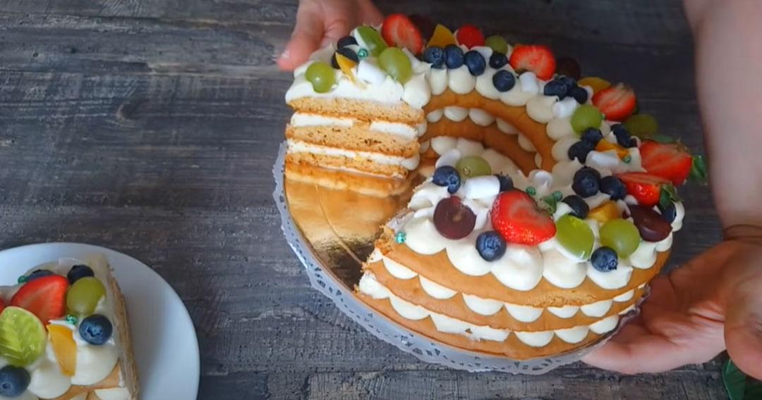 Pastís de mel amb crema de formatge en un dia