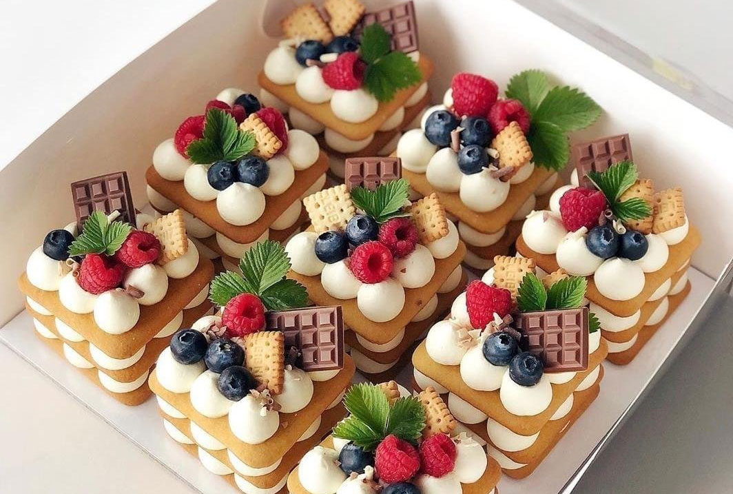 Pastissos de mel de mida bento amb farcit de formatge crema