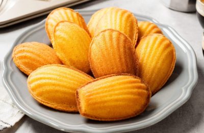 كعكات مادلين: وصفة كلاسيكية خطوة بخطوة