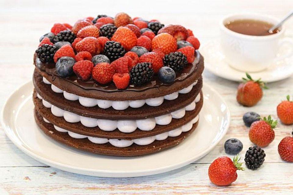 Whoopie koláč s lesním ovocem