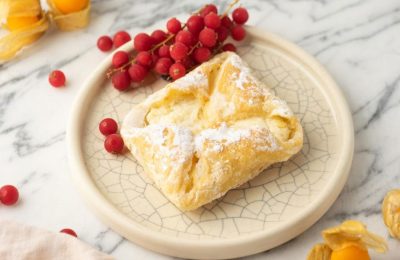 عجينة الباف باستري مع الجبن القريش: وصفة خطوة بخطوة