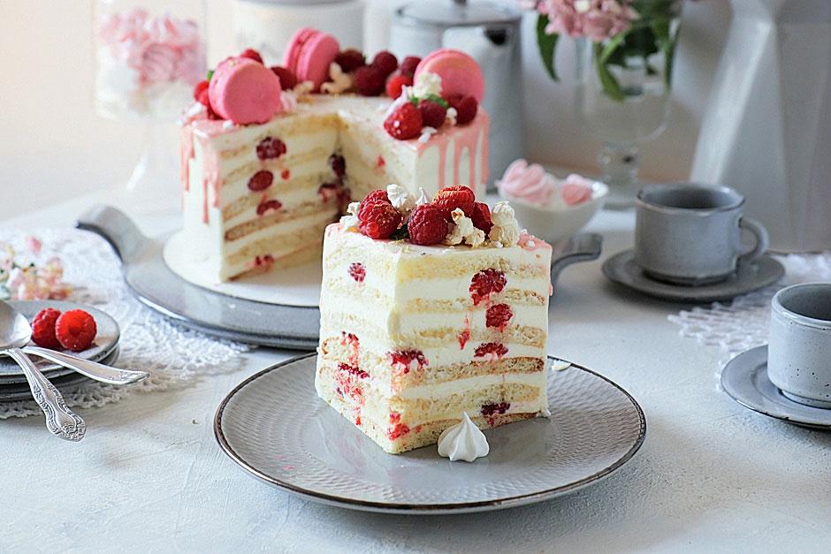 Pastís de noia de la llet amb fruites