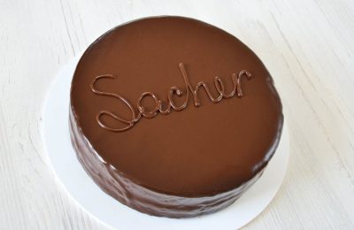 كعكة ساخر: وصفة نمساوية كلاسيكية خطوة بخطوة