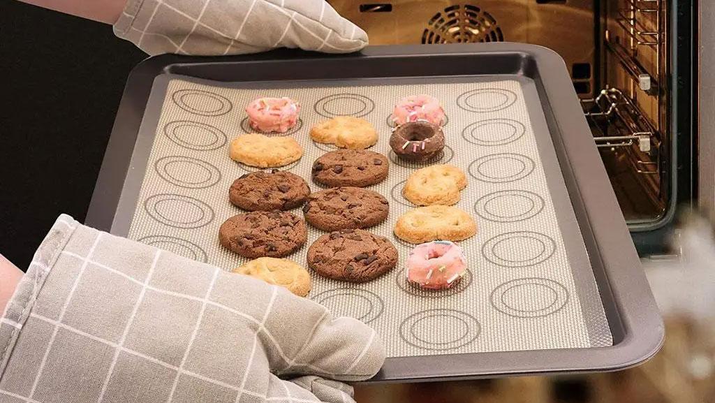 Pot un tapete de silicona substituir el paper de forn?