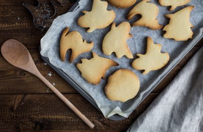 ما الذي يمكنني استخدامه بدلاً من ورق الزبدة للخبز؟