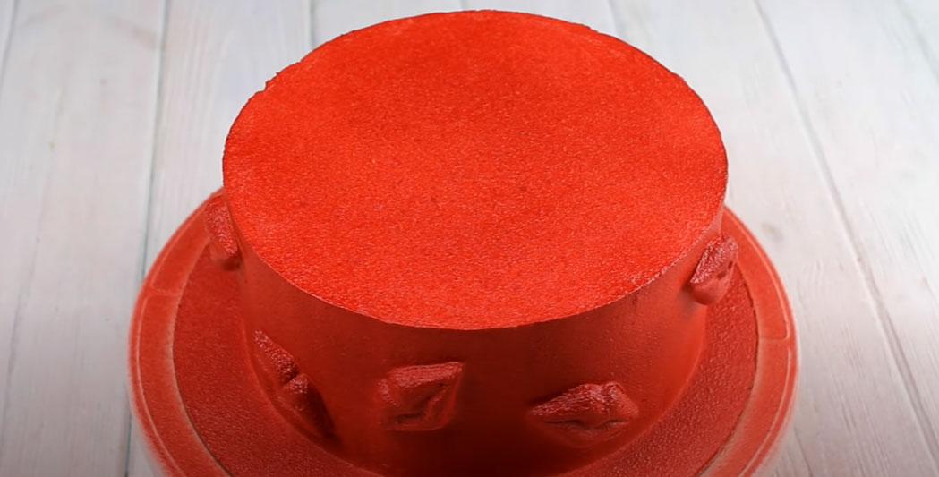 Recobriment de pastís de vellut amb esprai