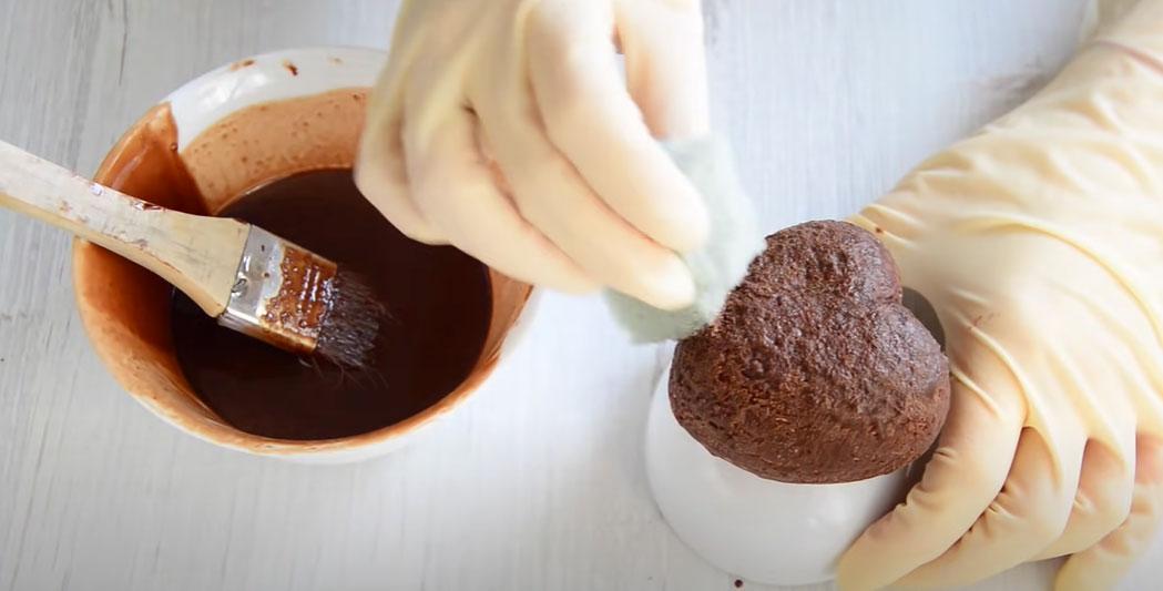 Cobertura de pastís de vellut amb una esponja - Pas 3