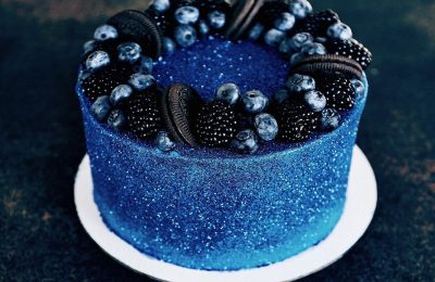 Wie man einen Kuchen mit Samt überzieht