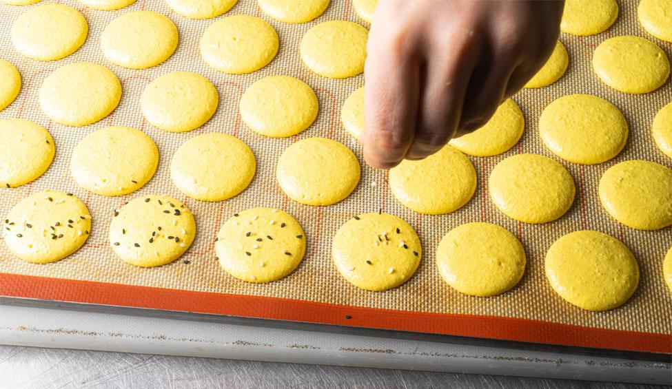 طريقة خبز قمم الماكرون