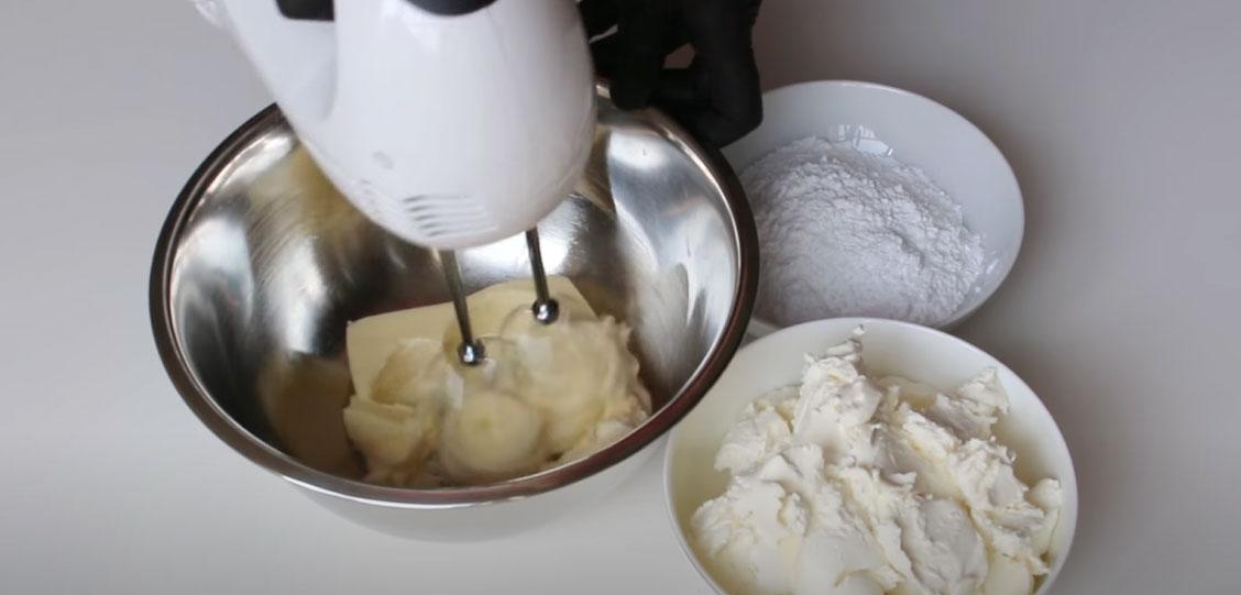 Preparació de formatge crema amb carbó de bambú: pas 1