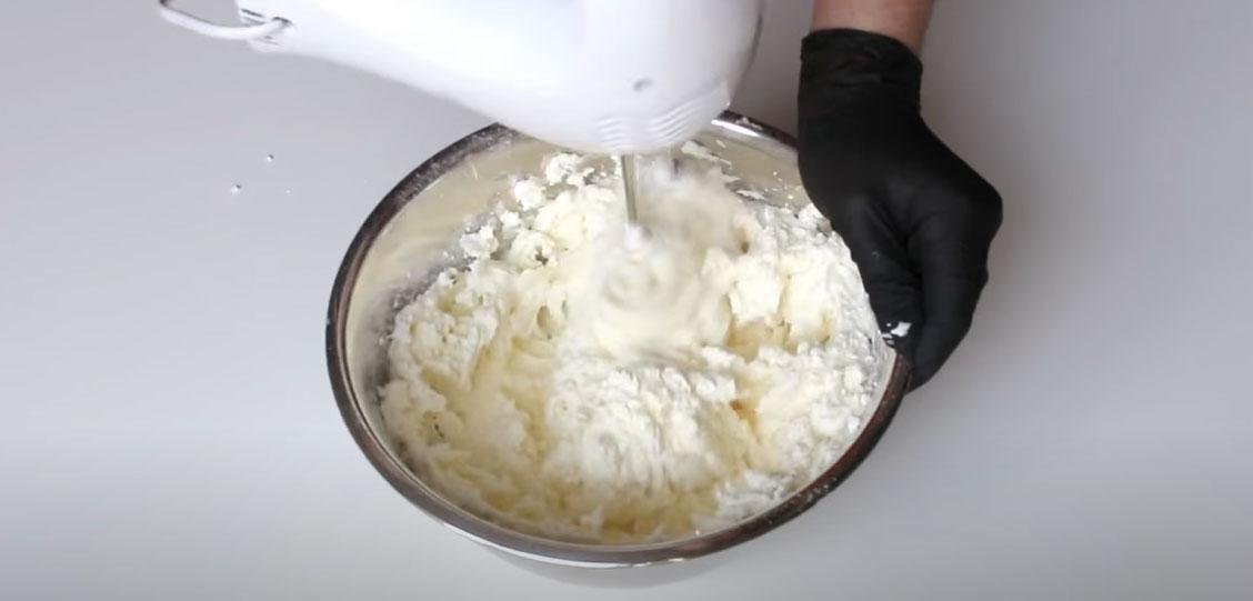 Preparació de formatge crema amb carbó de bambú - Pas 3