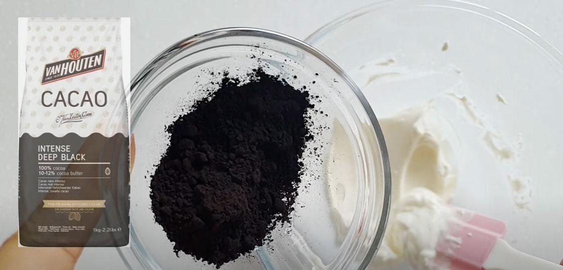 Preparació d'un glaçat de pastís negre sense colorant: pas 1