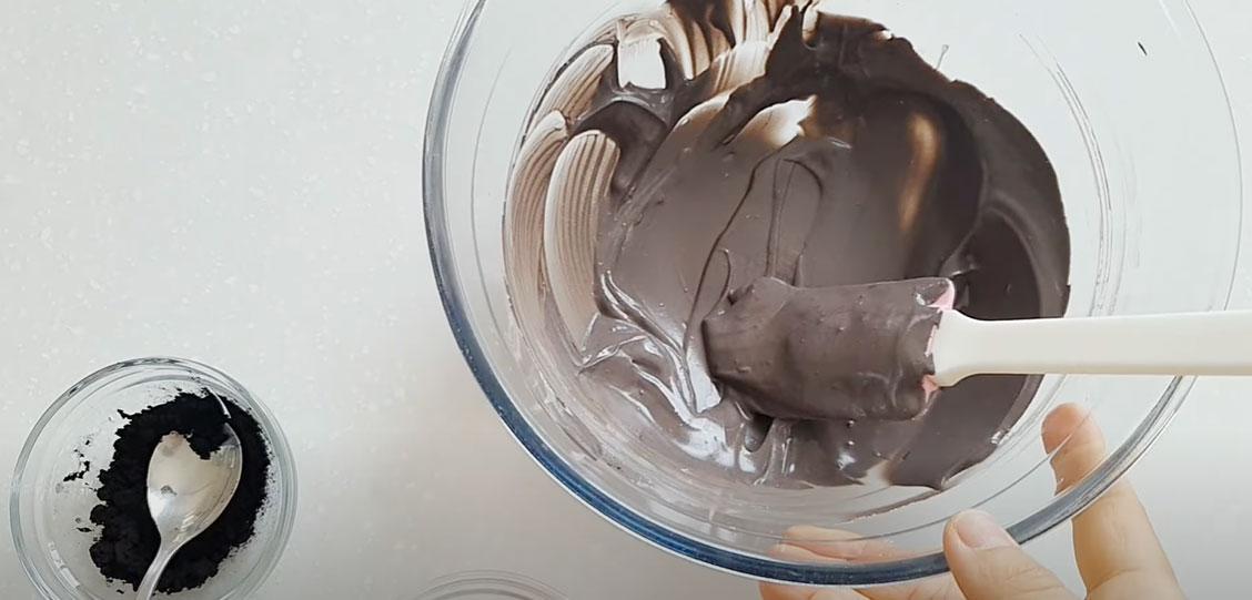 Preparació d'un glaçat de pastís negre sense colorant - Pas 2