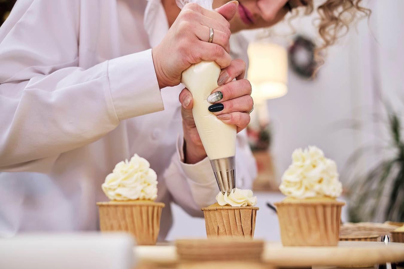 Què puc fer servir en comptes d'una màniga pastissera?