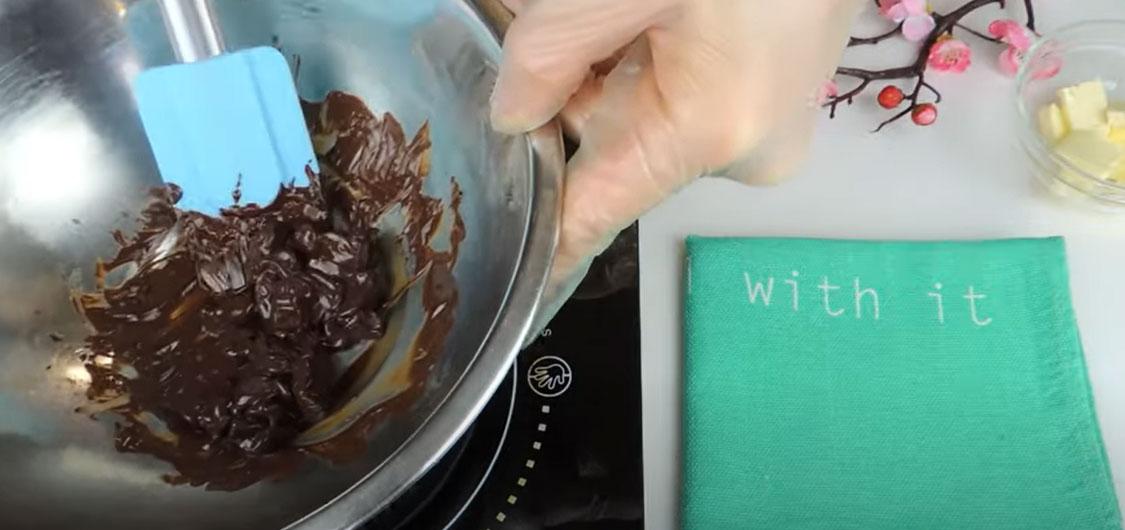 Glaça de crema de mantega de xocolata - Pas 1