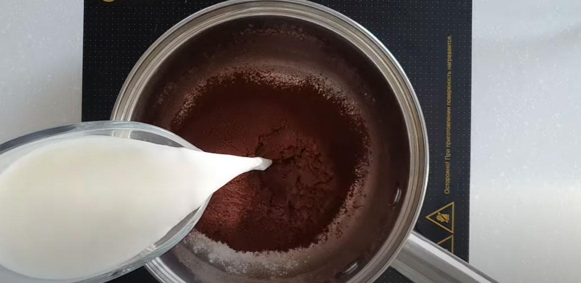 Glaça de xocolata amb llet i midó - pas 1