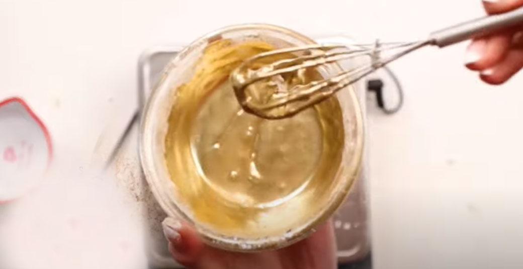 Recepta de cobertura de pastís daurat - Pas 5