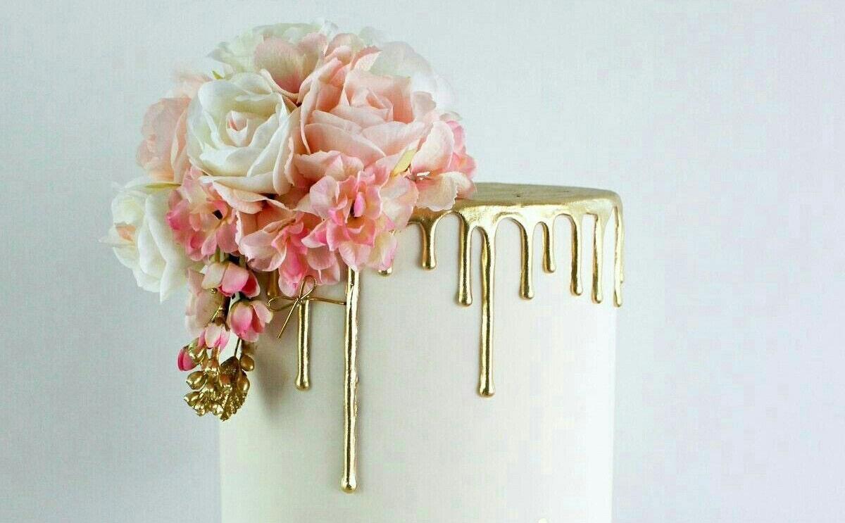 Pastís amb gotes daurades