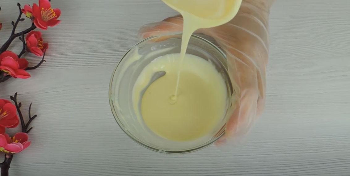 Ganache de colors amb xocolata blanca i mantega - Pas 3