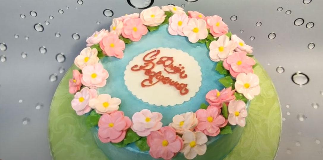 Tecnologia per crear lletres de xocolata sobre màstic