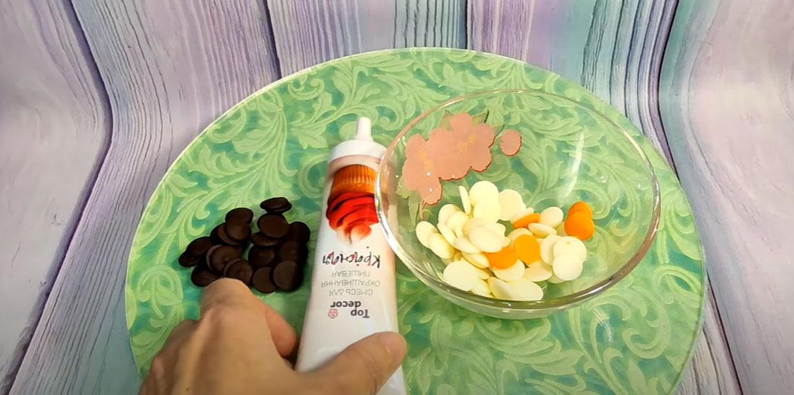 Instruccions pas a pas per crear lletres de xocolata en fondant: pas 4