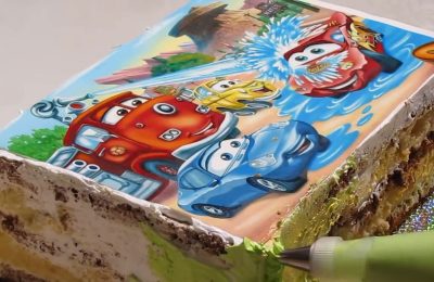 Paano idikit ang larawan ng asukal sa isang cake