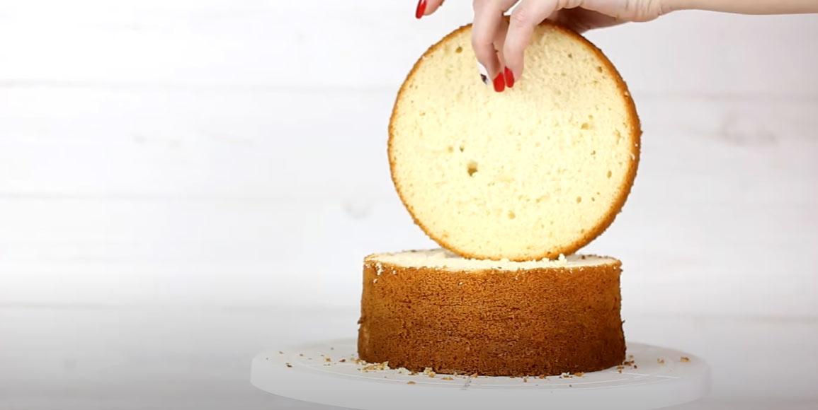 Tallar el pa de pessic amb un ganivet - pas 2