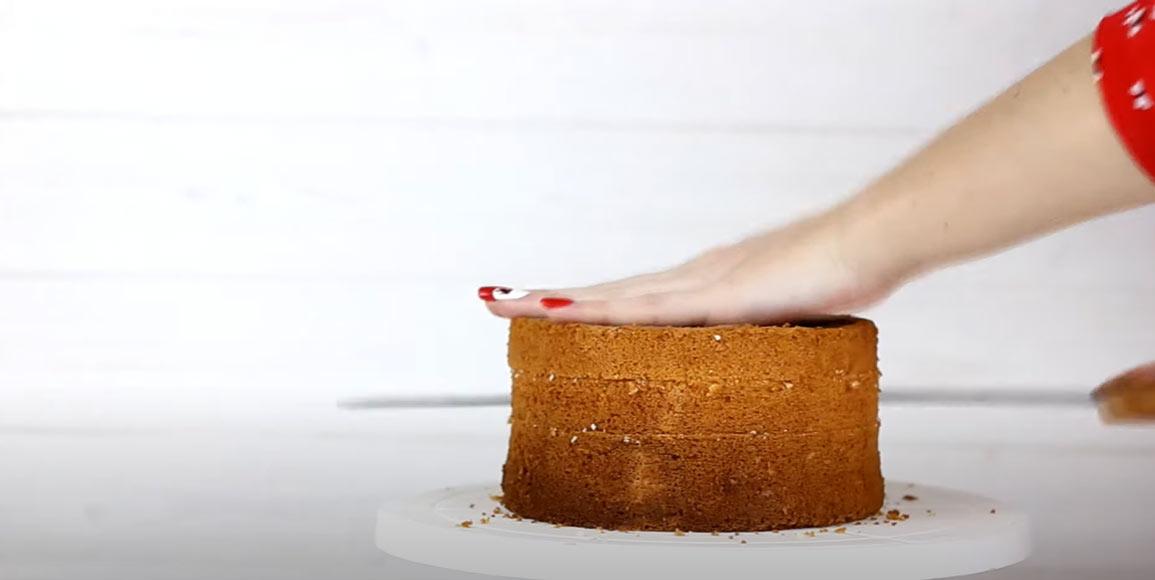 Tallar el pa de pessic amb un ganivet - pas 3