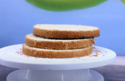 كيفية تقطيع الكيك الإسفنجي إلى طبقات متساوية