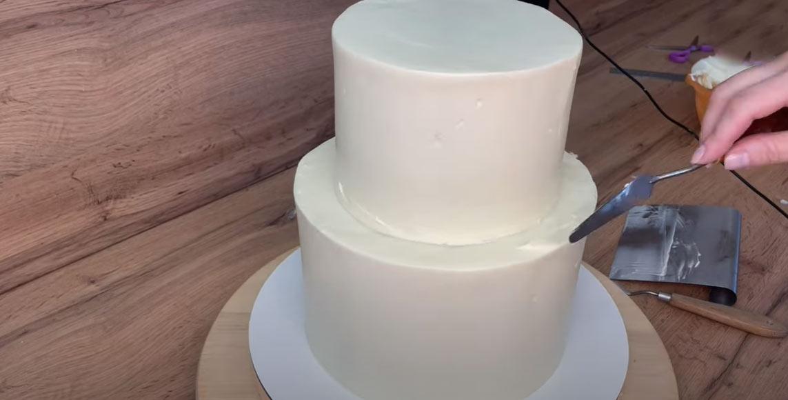 Muntatge d'un pastís de dos pisos pas a pas - Pas 12