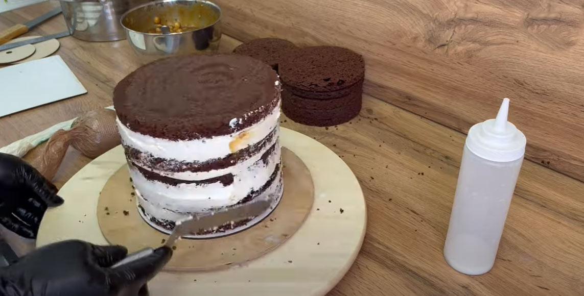 Muntatge d'un pastís de dos pisos pas a pas - Pas 3