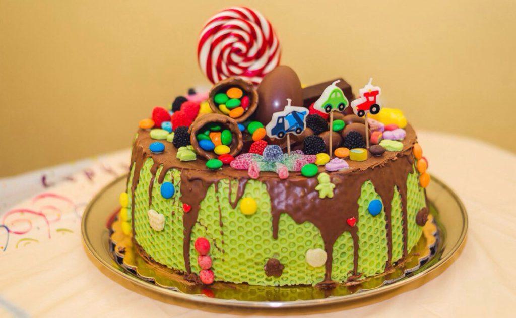 Com empaquetar i lliurar correctament un pastís festiu