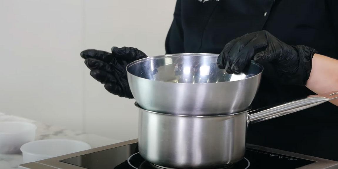 Instruccions pas a pas per fondre la xocolata al bany maria: pas 1