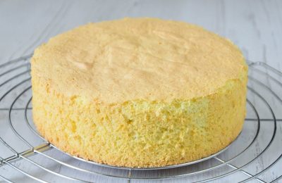 كعكة إسفنجية بجوز الهند: وصفة كلاسيكية بسيطة خطوة بخطوة