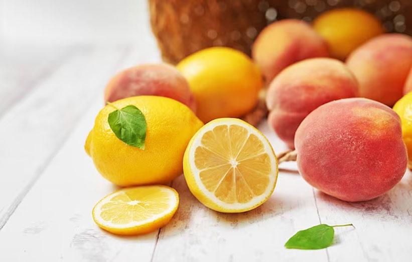 ما الذي لا يتوافق معه الخوخ؟