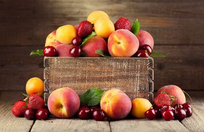 ما الذي يتناسب مع الخوخ في الحلويات؟