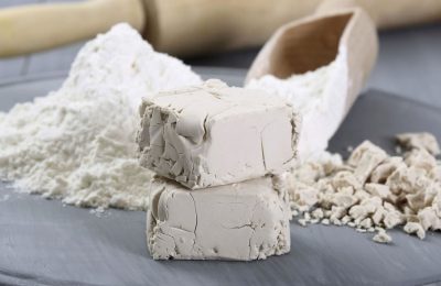 ما الذي يمكنني استخدامه بدلاً من الخميرة للعجين؟