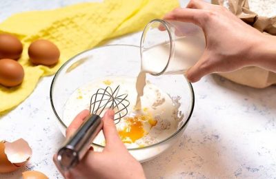 ما الذي يمكنني استخدامه بدلاً من الحليب في الخبز؟