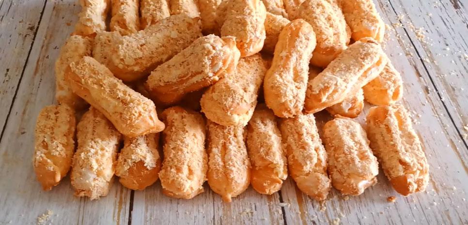 Eclairs amb crema de mató