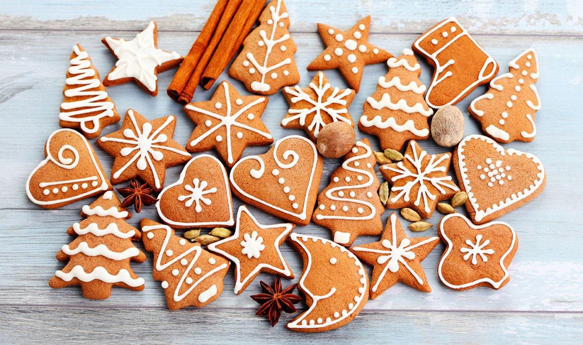 Galetes de gingebre clàssiques amb decoració de glaça