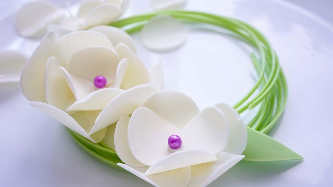 زهور الشوكولاتة البيضاء