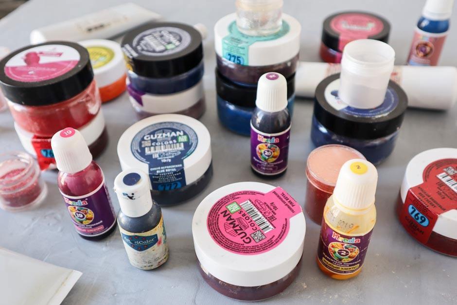 ألوان عجينة السكر