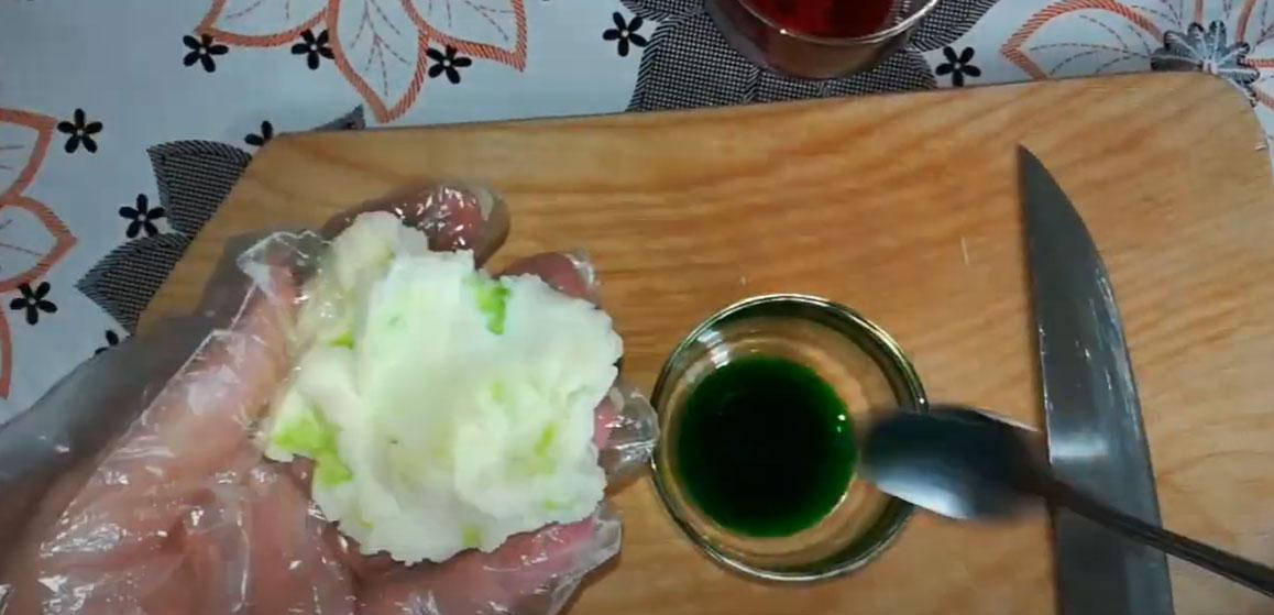 تلوين المصطكى بالصبغة الجافة - الخطوة 3