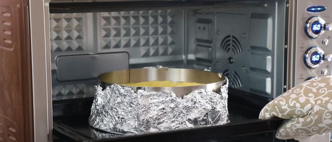 Com coure un pastís de formatge al forn